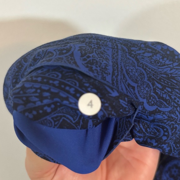 Lululemon Blue Paisley Print Wunder Under 7/8 Leggings Size 4 - Picture 6 of 12